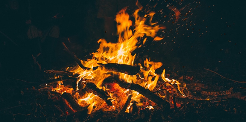 13 Fun Fall Date Ideas ||Organize a Bonfire 