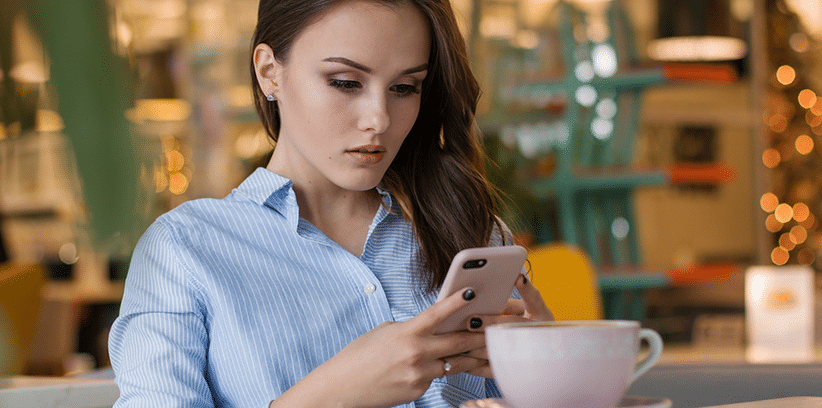 woman chatting somebody via dating app